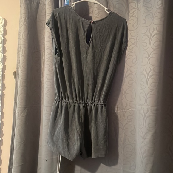 Romper - Picture 2 of 2